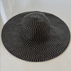 Old Navy Black and White Woven Hat NWOT 18" diameter
